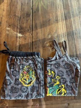 Women’s Grey Hogwarts Crest Pajama Set - Grey
